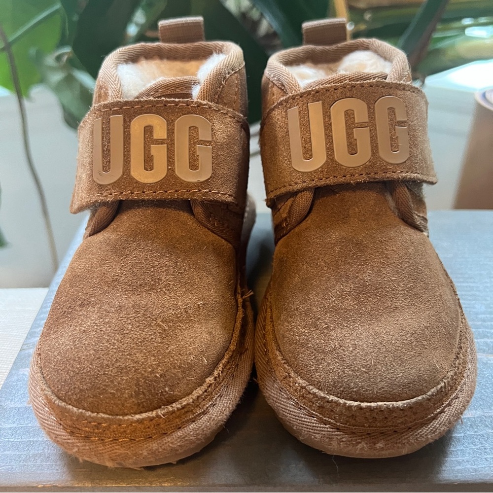 Toddler Uggs size 7